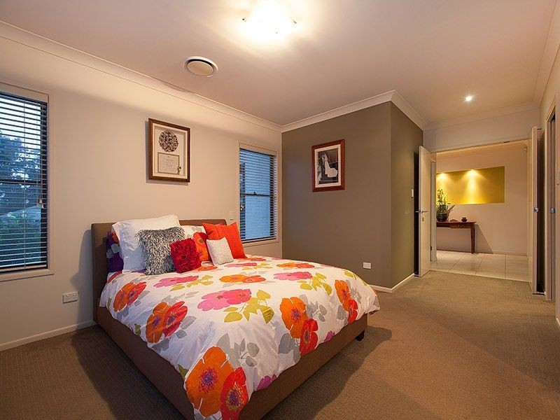 8 Rufous Crescent, Brookwater QLD 4300