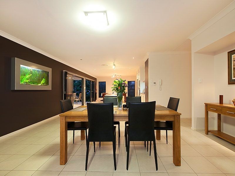 8 Rufous Crescent, Brookwater QLD 4300