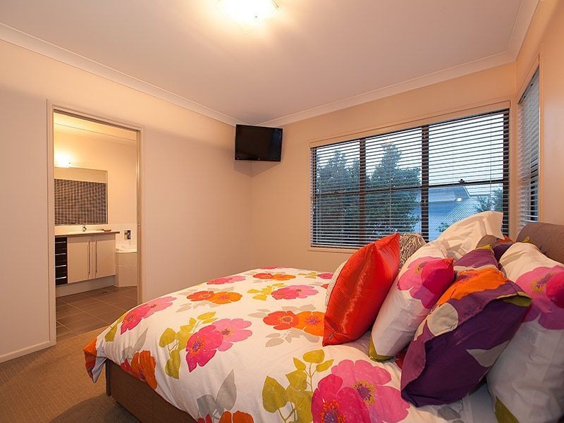 8 Rufous Crescent, Brookwater QLD 4300