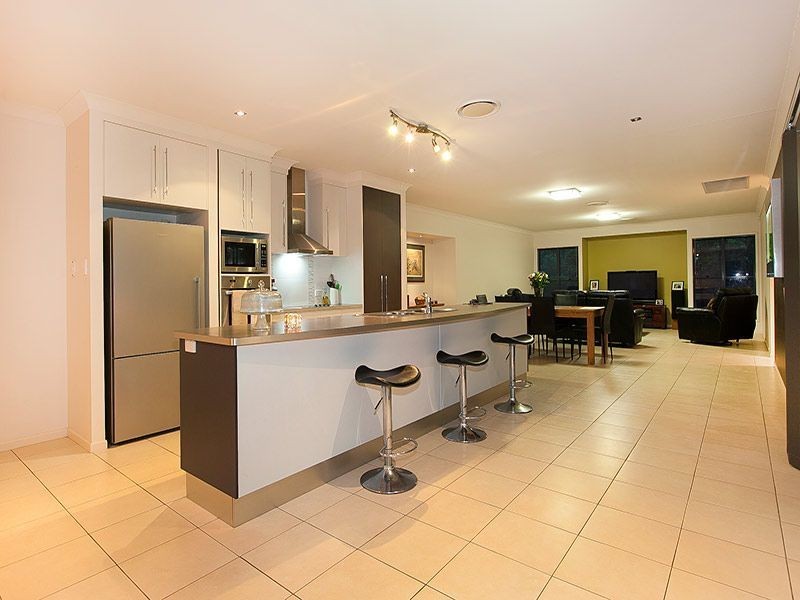 8 Rufous Crescent, Brookwater QLD 4300