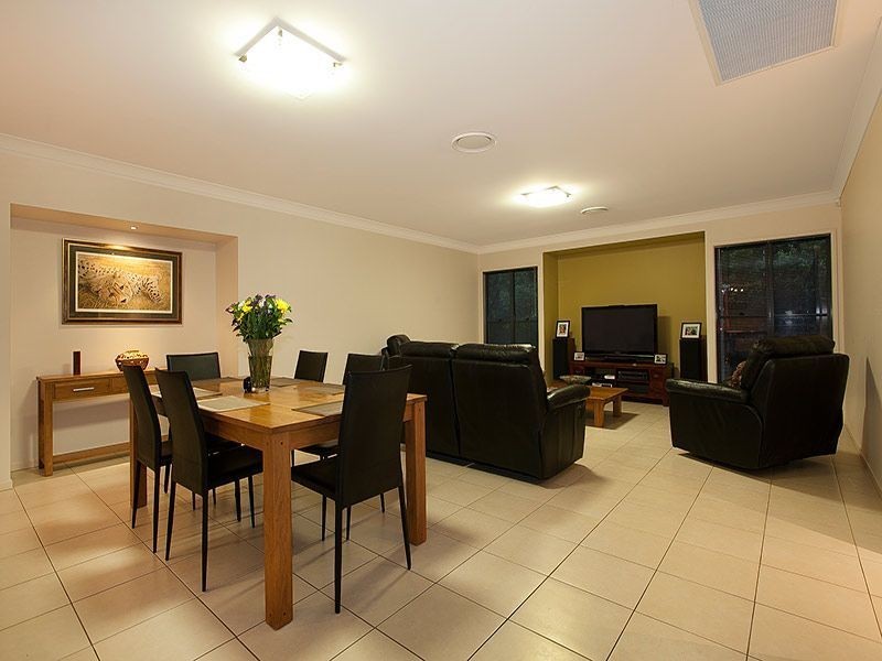 8 Rufous Crescent, Brookwater QLD 4300