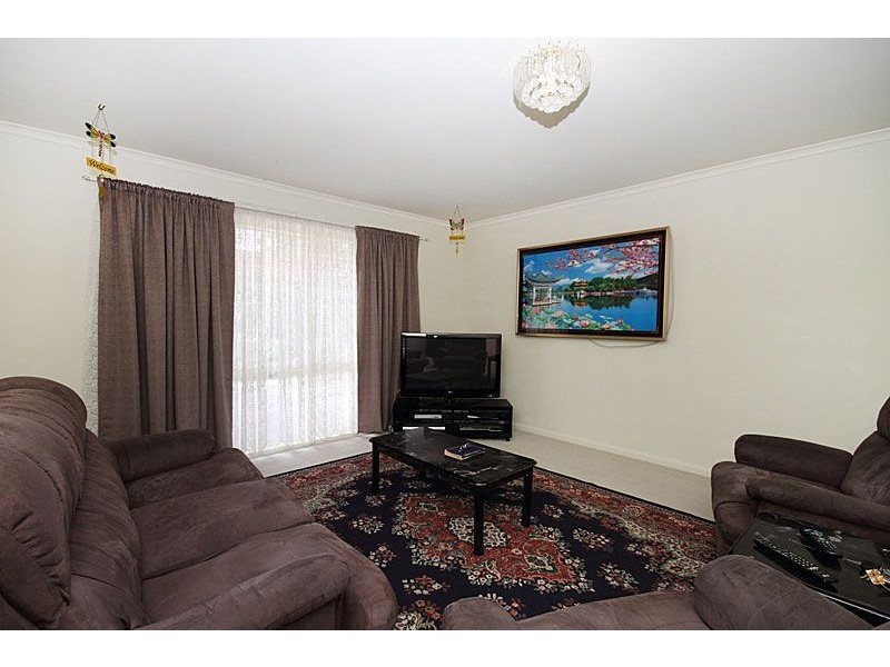 27 Columbus Drive, Forest Lake QLD 4078