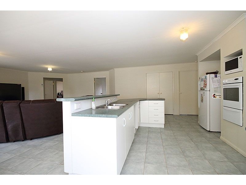 27 Columbus Drive, Forest Lake QLD 4078