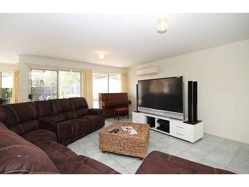 27 Columbus Drive, Forest Lake QLD 4078