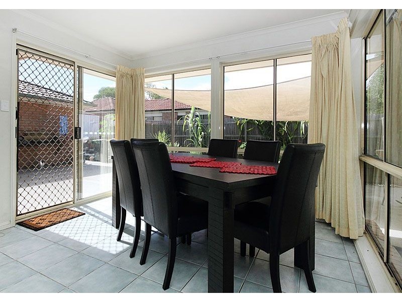 27 Columbus Drive, Forest Lake QLD 4078