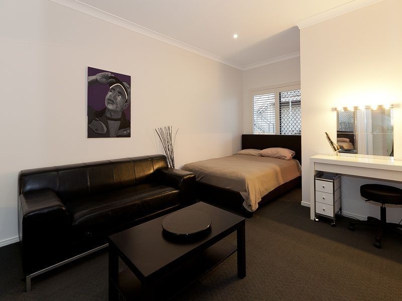 19 Lakeview Place, Springfield Lakes QLD 4300