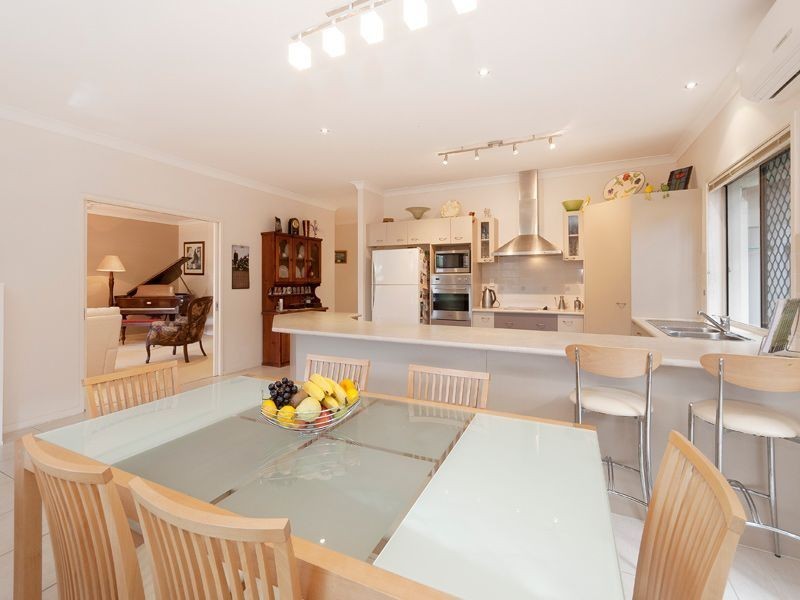 3 Seanna Place, Brookwater QLD 4300