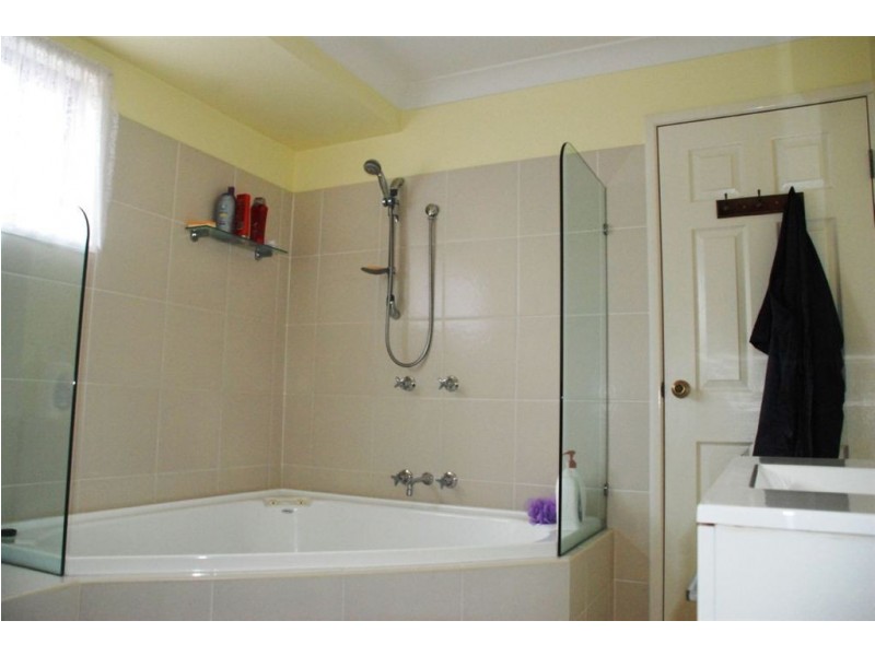 15 Crestwood Drive, Camira QLD 4300