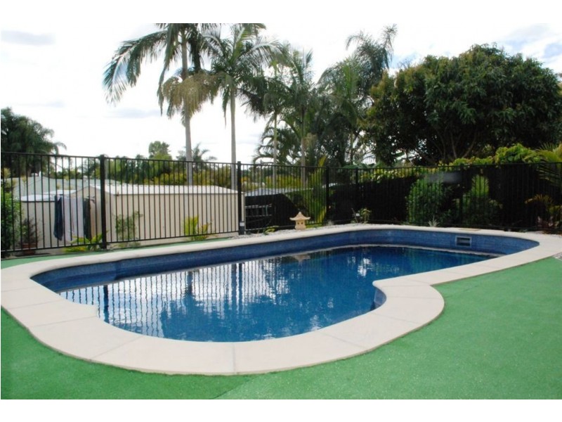 15 Crestwood Drive, Camira QLD 4300