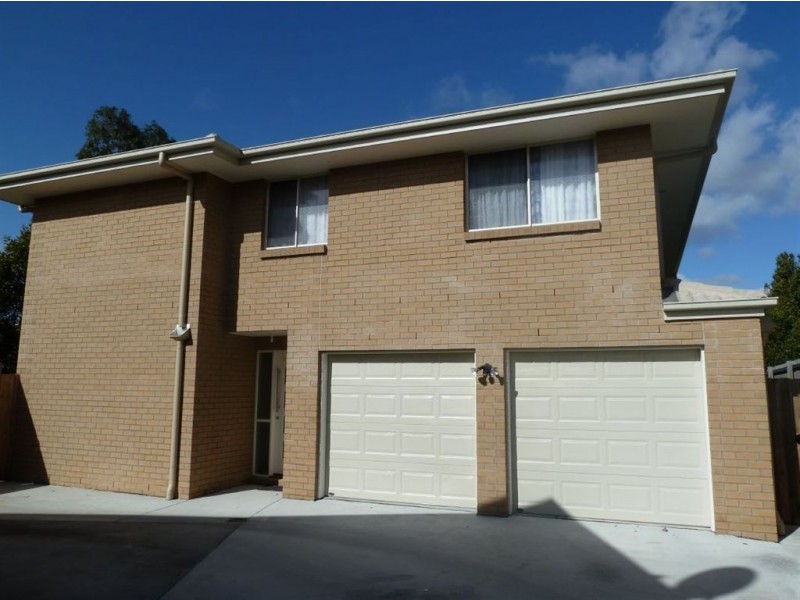 8 Carlton Place, Springfield QLD 4300