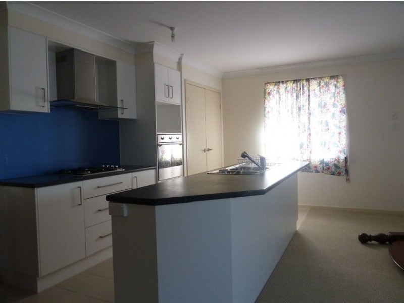 8 Carlton Place, Springfield QLD 4300