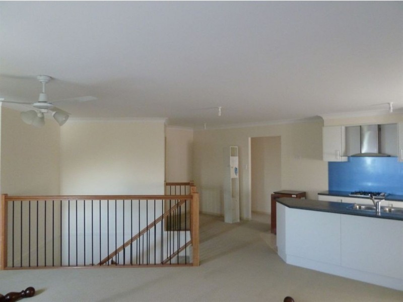 8 Carlton Place, Springfield QLD 4300