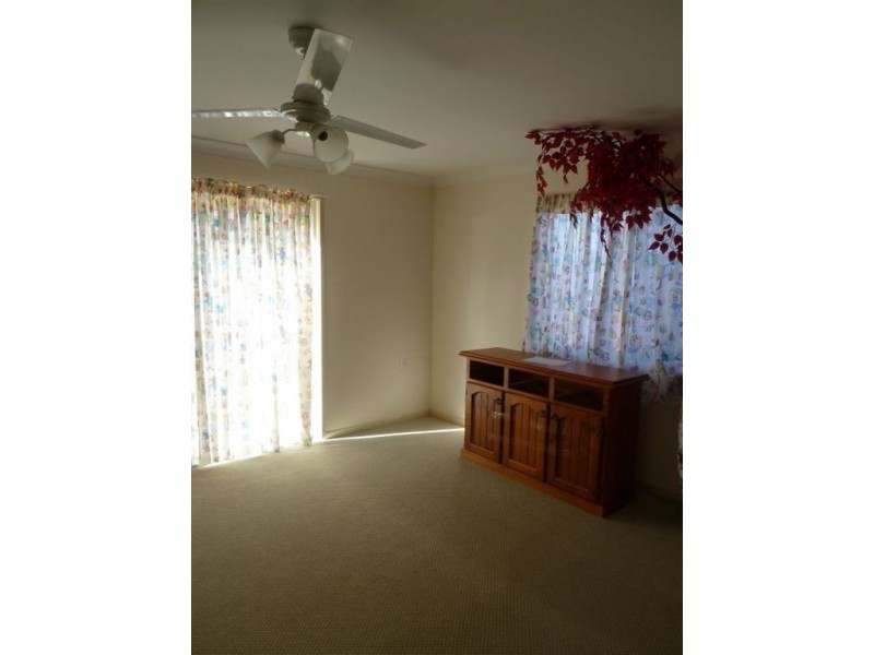 8 Carlton Place, Springfield QLD 4300