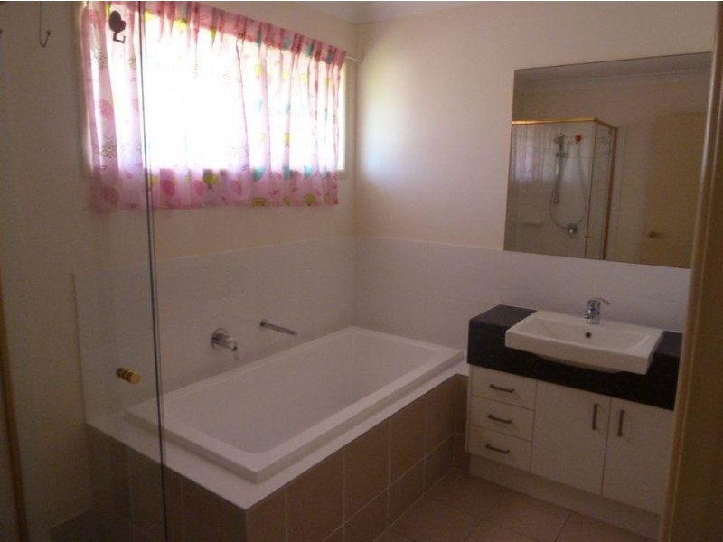 8 Carlton Place, Springfield QLD 4300