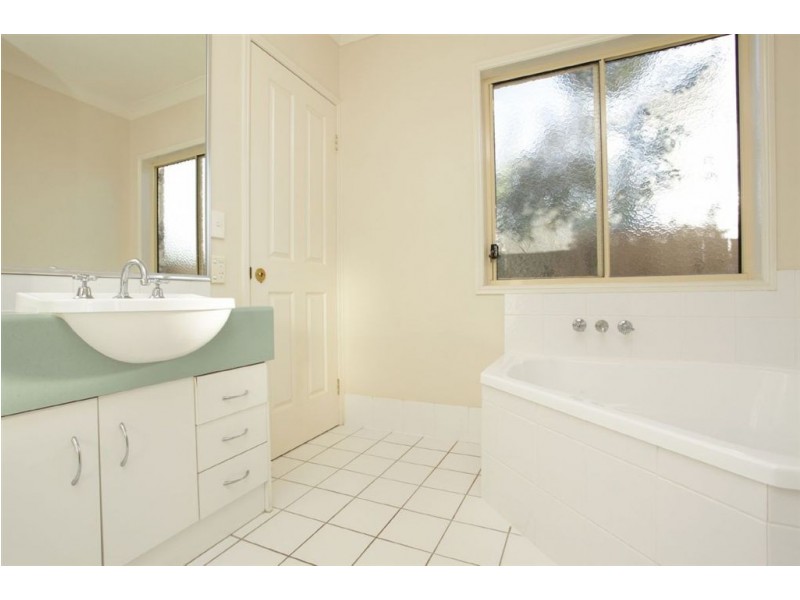 14 Berkshire Place, Springfield Lakes QLD 4300