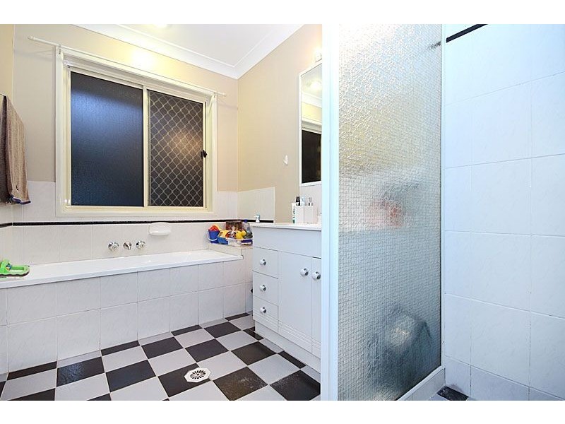 5 Karnak Court, Camira QLD 4300