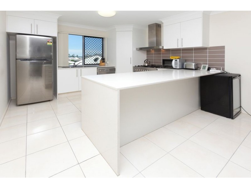 8 Kinglake Ave, Springfield Lakes QLD 4300