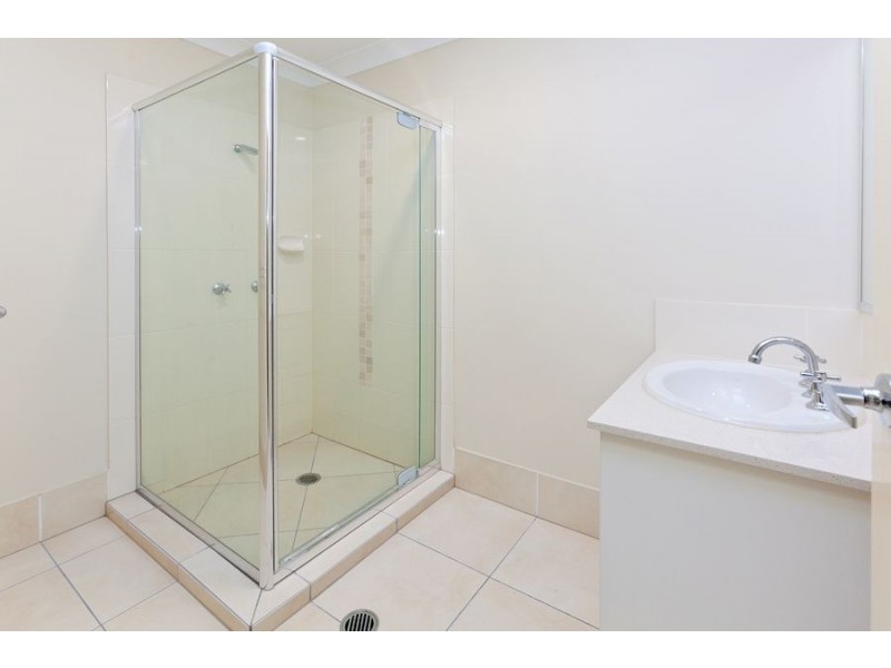 8 Kinglake Ave, Springfield Lakes QLD 4300