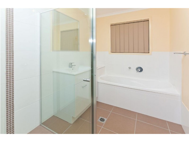 16 Comona Court, Wulkuraka QLD 4305