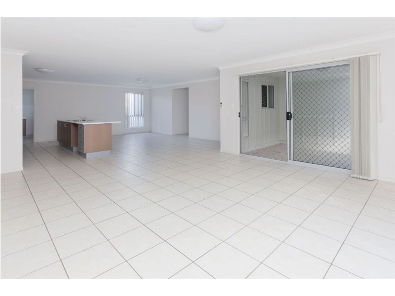 15 Greenleaf Ave, Springfield Lakes QLD 4300