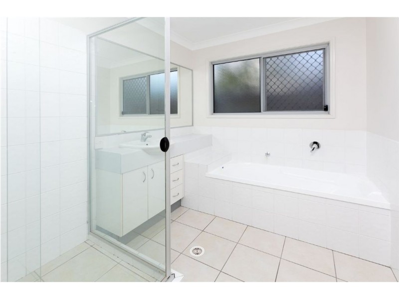 15 Greenleaf Ave, Springfield Lakes QLD 4300