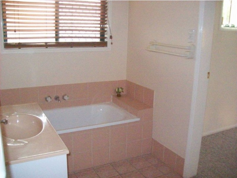 3 Crystal Court, Camira QLD 4300