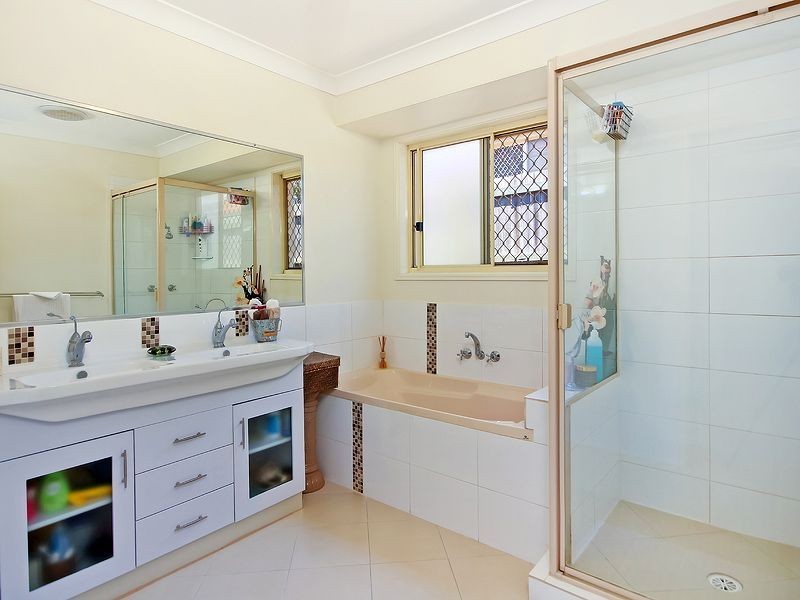 13 Malvern Pl, Forest Lake QLD 4078