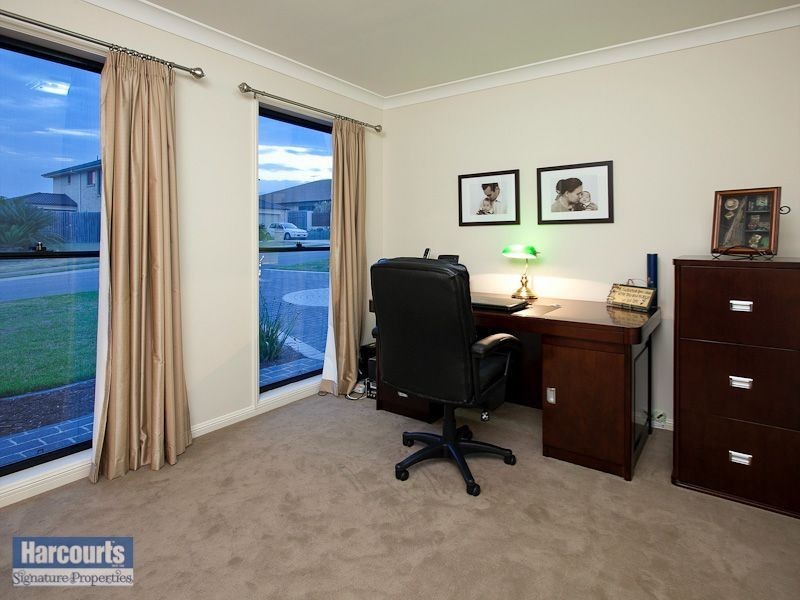 52 Lloyd Bird Crescent, Springfield Lakes QLD 4300