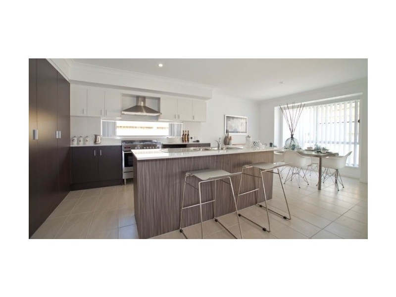 11 Valentine Circuit, Augustine Heights QLD 4300