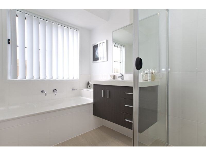 11 Valentine Circuit, Augustine Heights QLD 4300