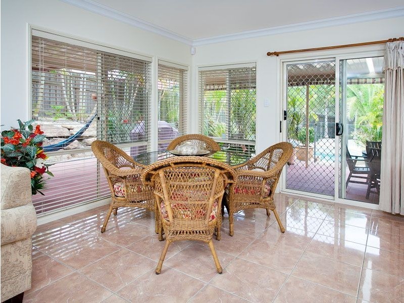 10 Dew Close, Springfield Lakes QLD 4300