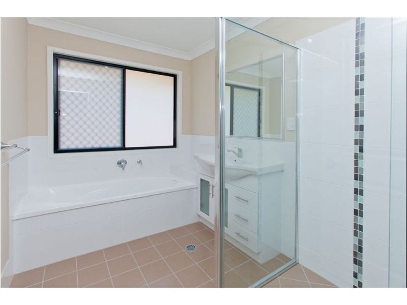 2/7 Gumleaf Place, Springfield QLD 4300