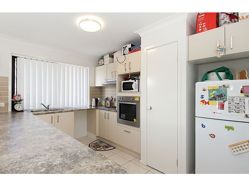 8 Vedanta Dr, Springfield Lakes QLD 4300