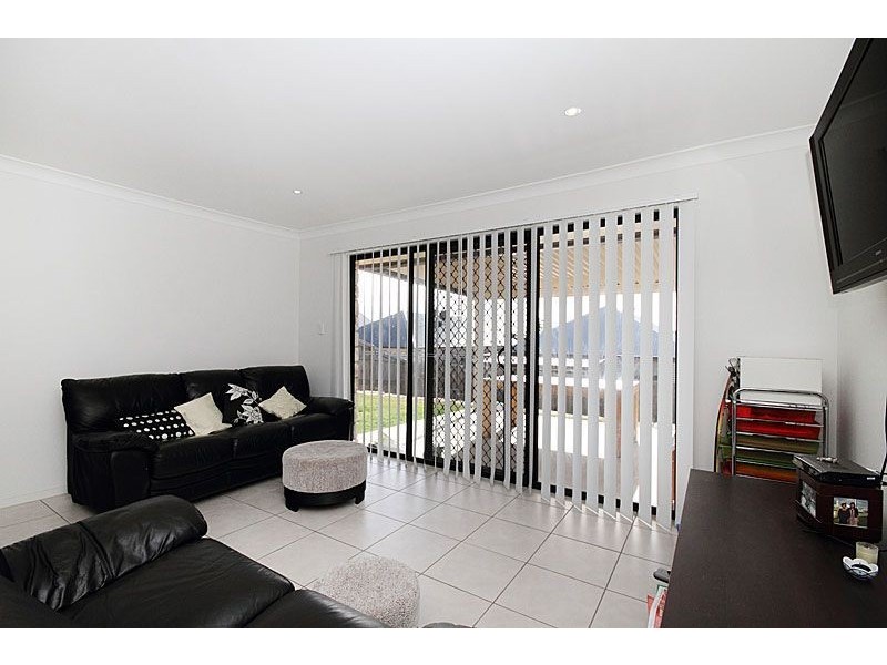 8 Vedanta Dr, Springfield Lakes QLD 4300