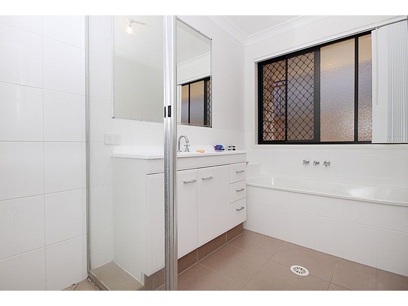 8 Vedanta Dr, Springfield Lakes QLD 4300