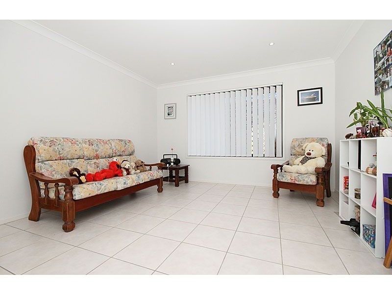 8 Vedanta Dr, Springfield Lakes QLD 4300