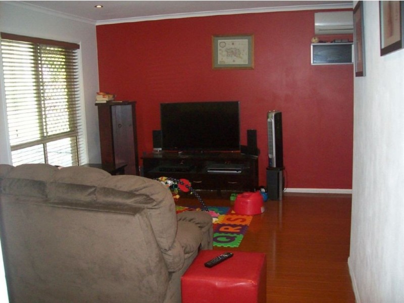8 Carlie Crt, Redbank Plains QLD 4301