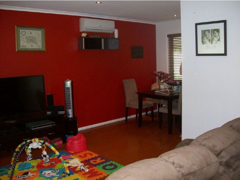 8 Carlie Crt, Redbank Plains QLD 4301