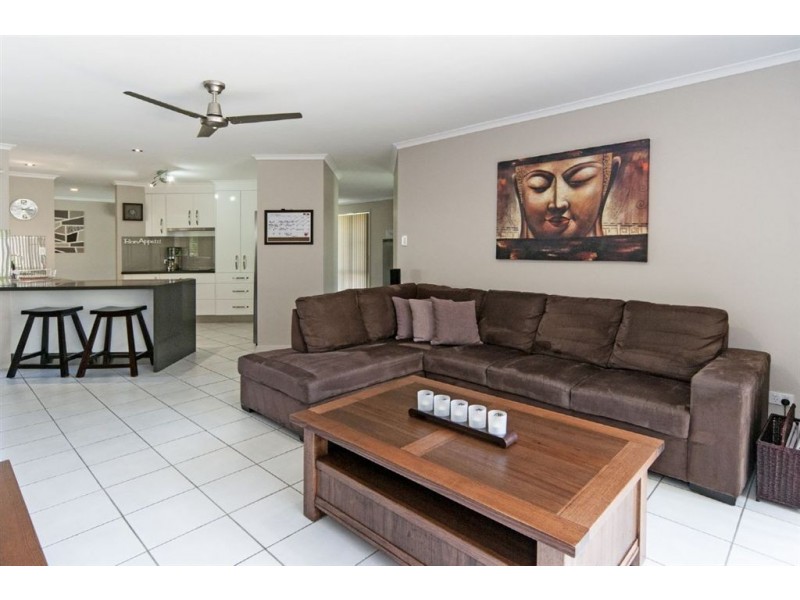 17 Oregon Close, Yamanto QLD 4305