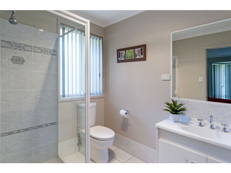 17 Oregon Close, Yamanto QLD 4305