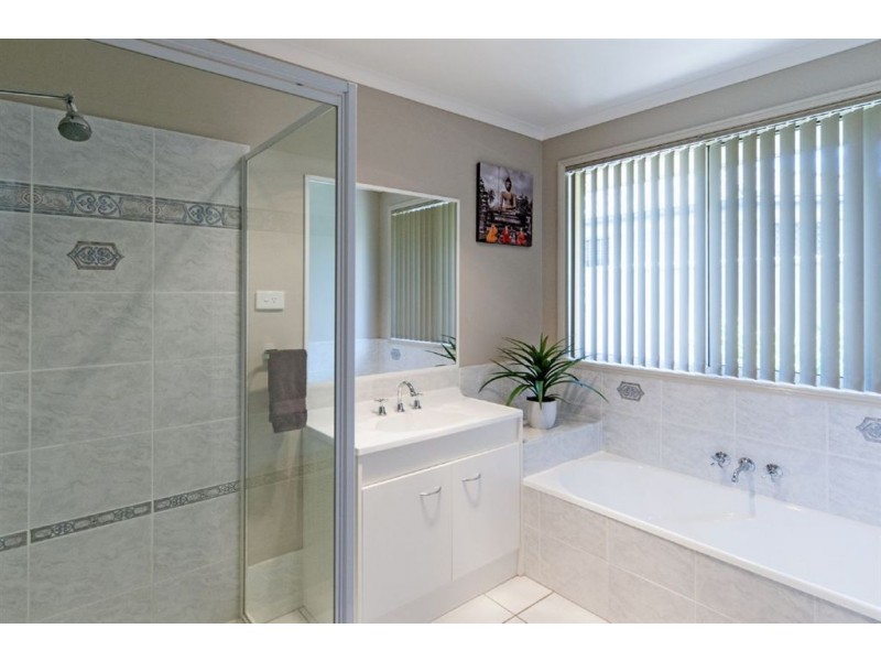 17 Oregon Close, Yamanto QLD 4305