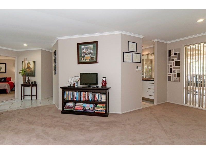 17 Oregon Close, Yamanto QLD 4305