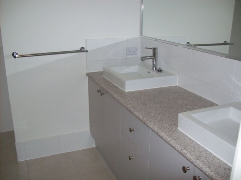 11/23-27 Commercial Drive, Springfield QLD 4300