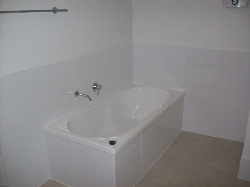 11/23-27 Commercial Drive, Springfield QLD 4300