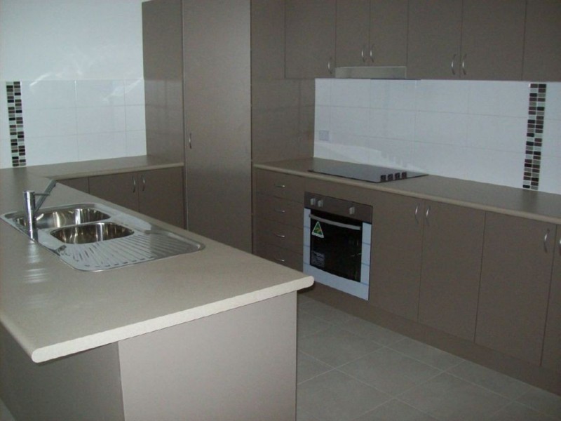 11/23-27 Commercial Drive, Springfield QLD 4300