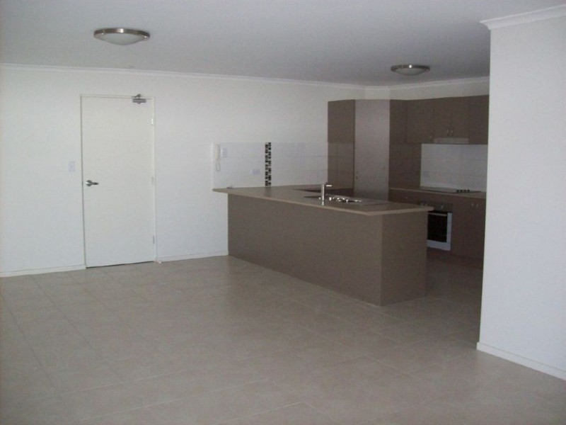 11/23-27 Commercial Drive, Springfield QLD 4300