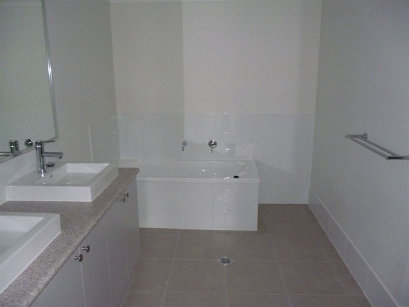 13/23-27 Commercial Drive, Springfield QLD 4300