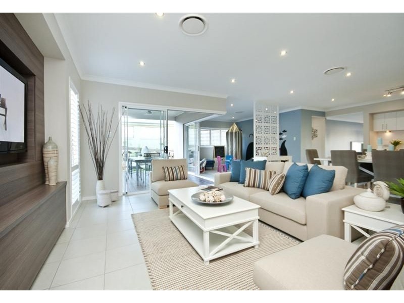 9 FINNIGAN STREET, Augustine Heights QLD 4300