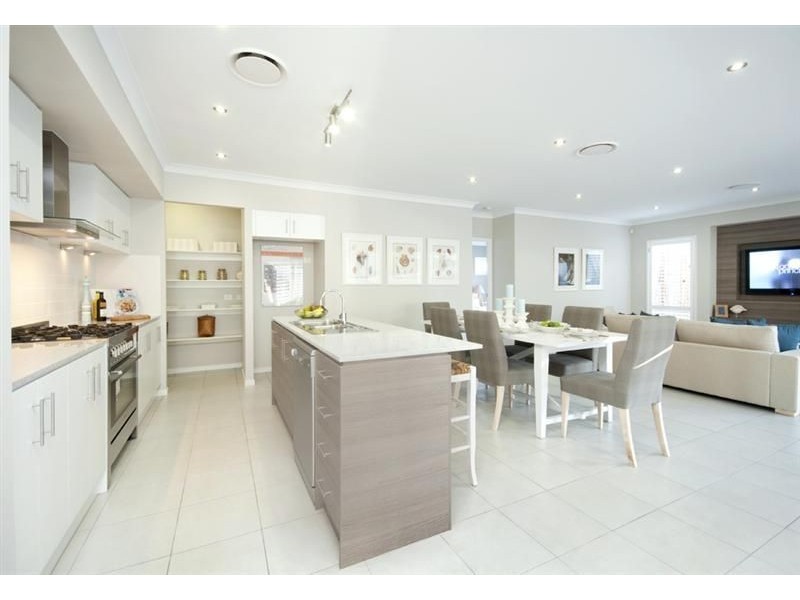 9 FINNIGAN STREET, Augustine Heights QLD 4300