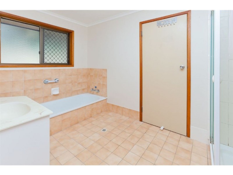32 Wilson Drive, Camira QLD 4300